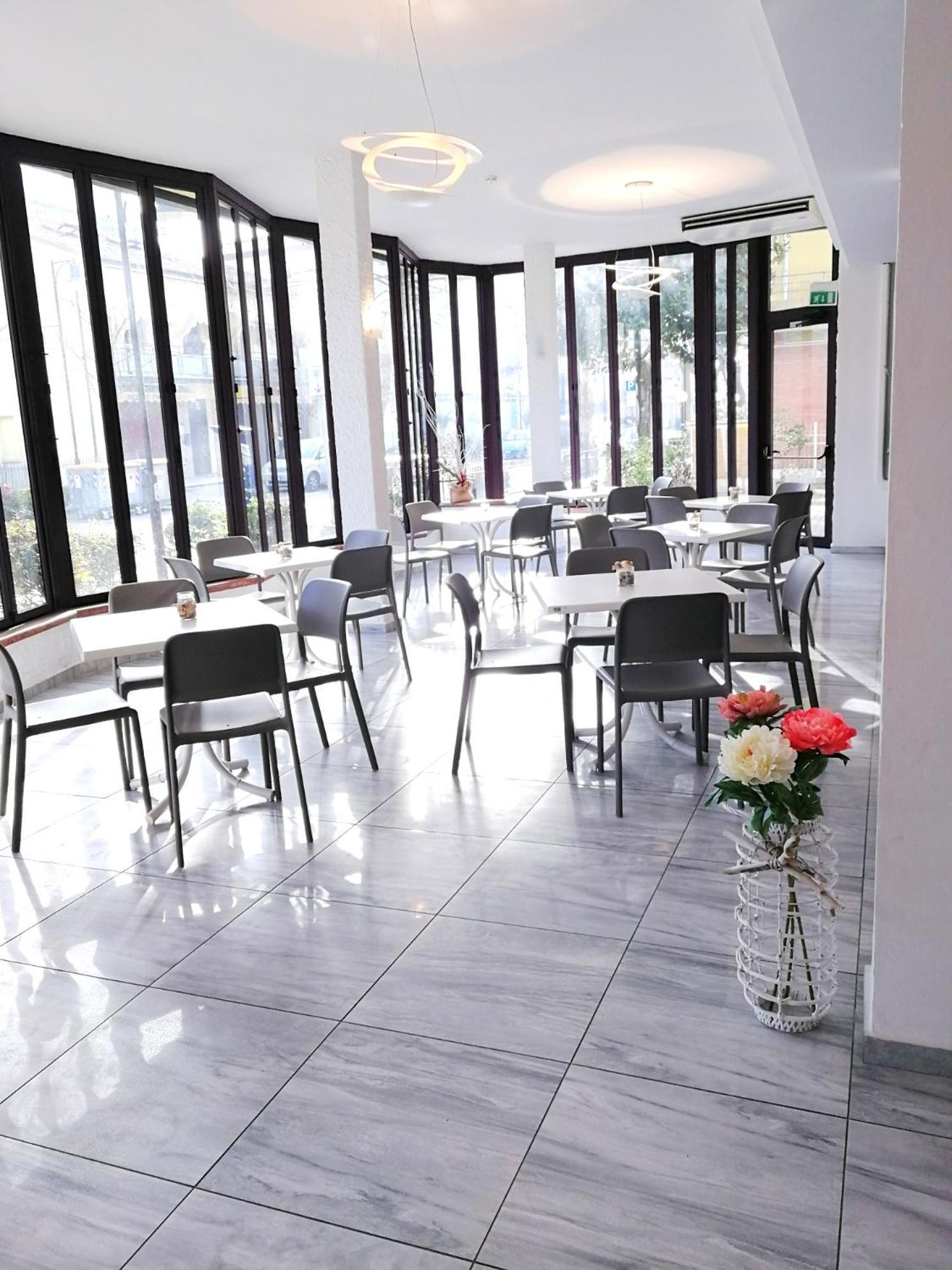 Hotel Atmosfere Beach Cesenatico Extérieur photo